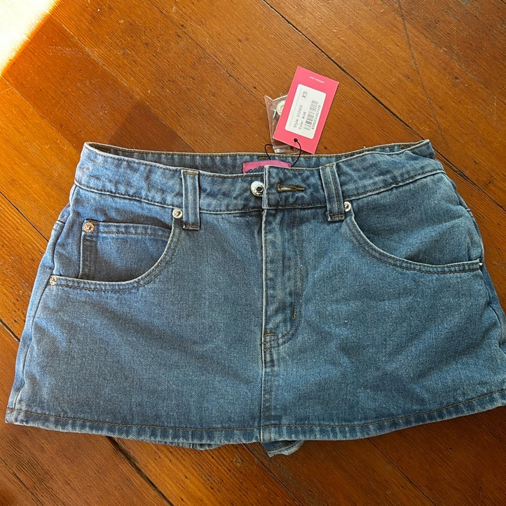 edikted mini skort size xs with tags never worn